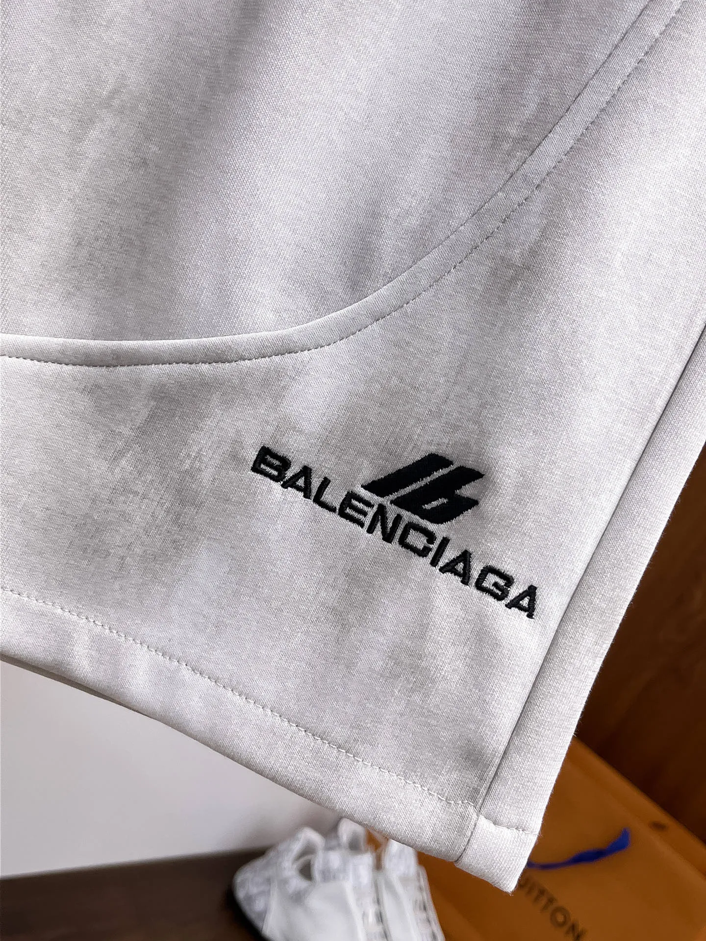 Balenciaga's three-standard complete 2025 summer New Arrival men's casual shorts, advanced custom-made Breathable fabric, Breathable fabric, extremely stretchy and comfortable, impeccable details, top-grade accessories, original logo design concept, delicate and soft feel! The upper body fit is awesome! Size: M-XXXL Please state your height and weight when ordering
